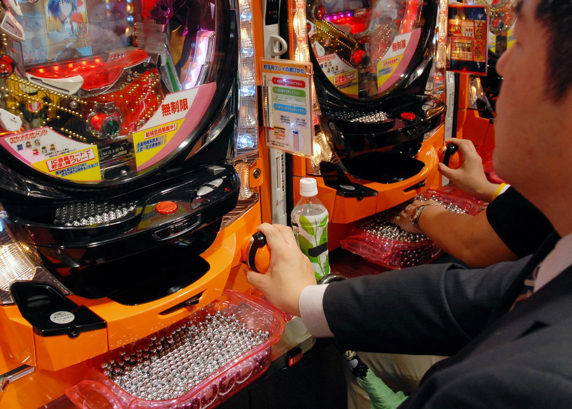Maruhan Namba visitors at the machines