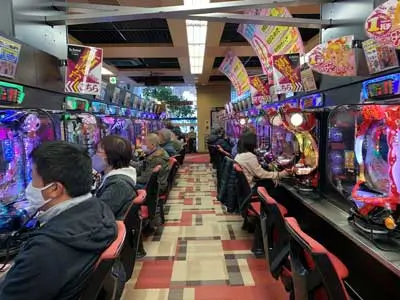 Maruhan Shinjuku Toho visitors at the machines